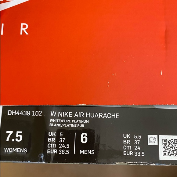 Nike Women’s Air Huarache Sneaker Low Cut White and Platinum Cushioned - Picture 11 of 14